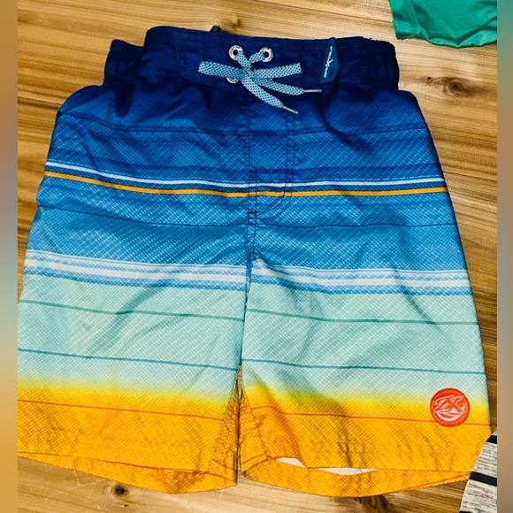 UV SKINZ Toddler Boy Swim Set w/ Hat size 5 & Extra pair of Zero X Sz 5/6 Trunks - Picture 6 of 14